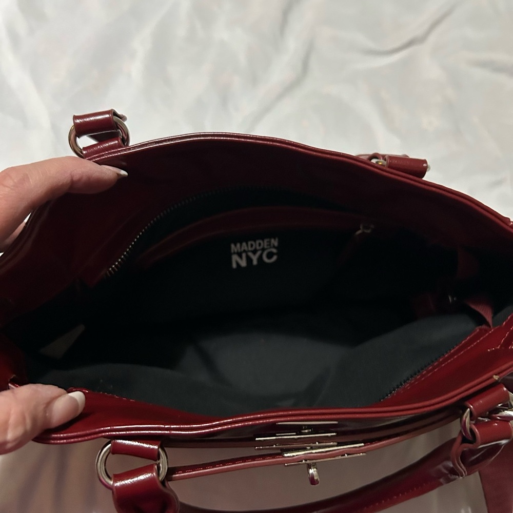 Elegant Burgundy Shoulder Bag - Picture 10 of 10